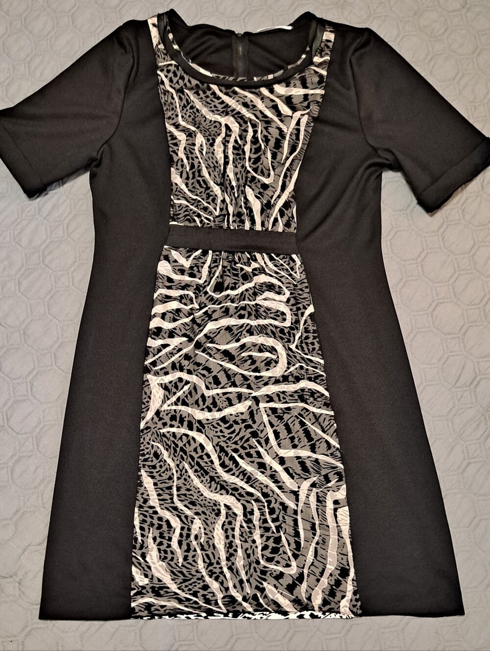 Taharo Black and Ivory Zebra-Panel Short Sleeve Dress Sz L